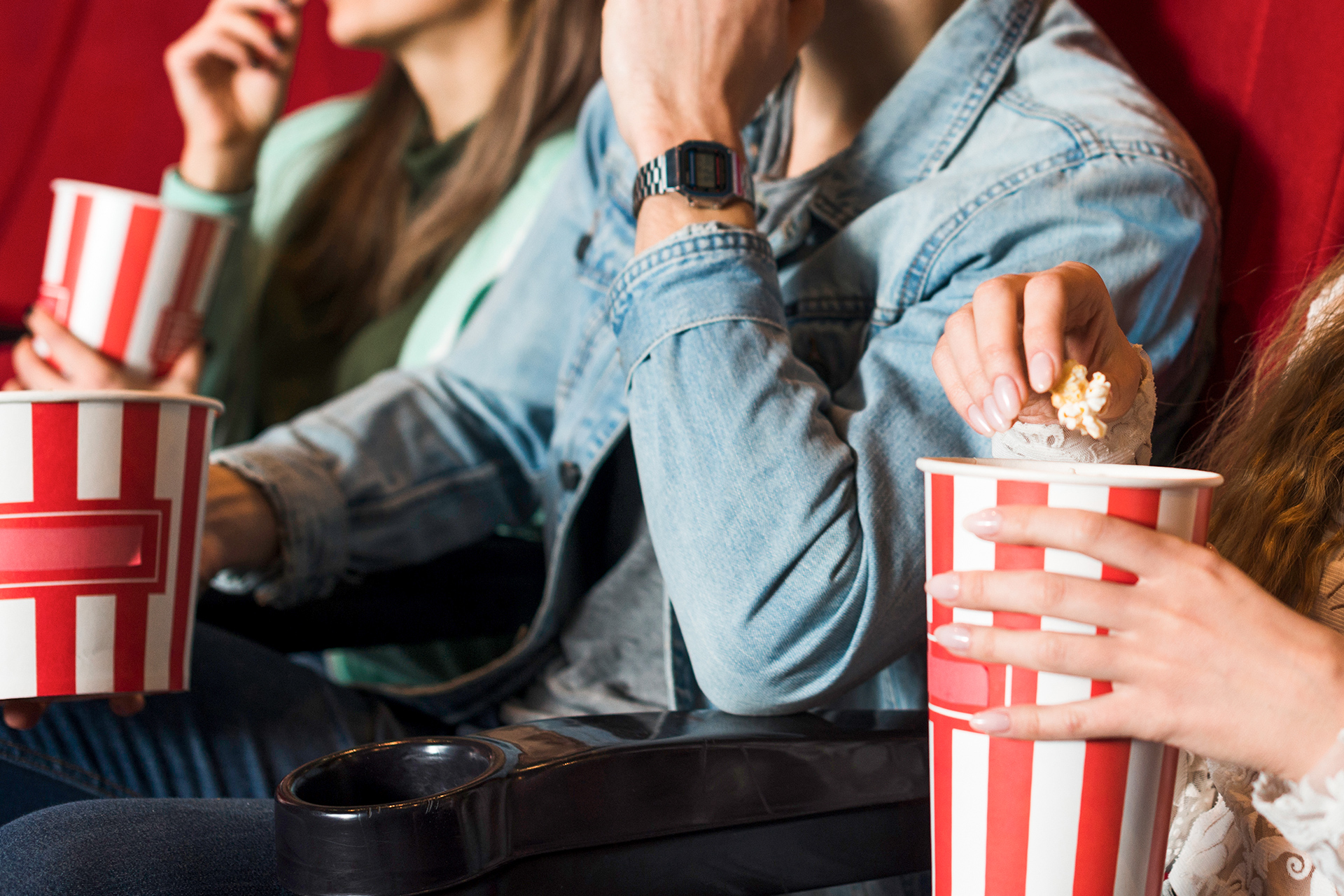映画のチケット1人500円オフ